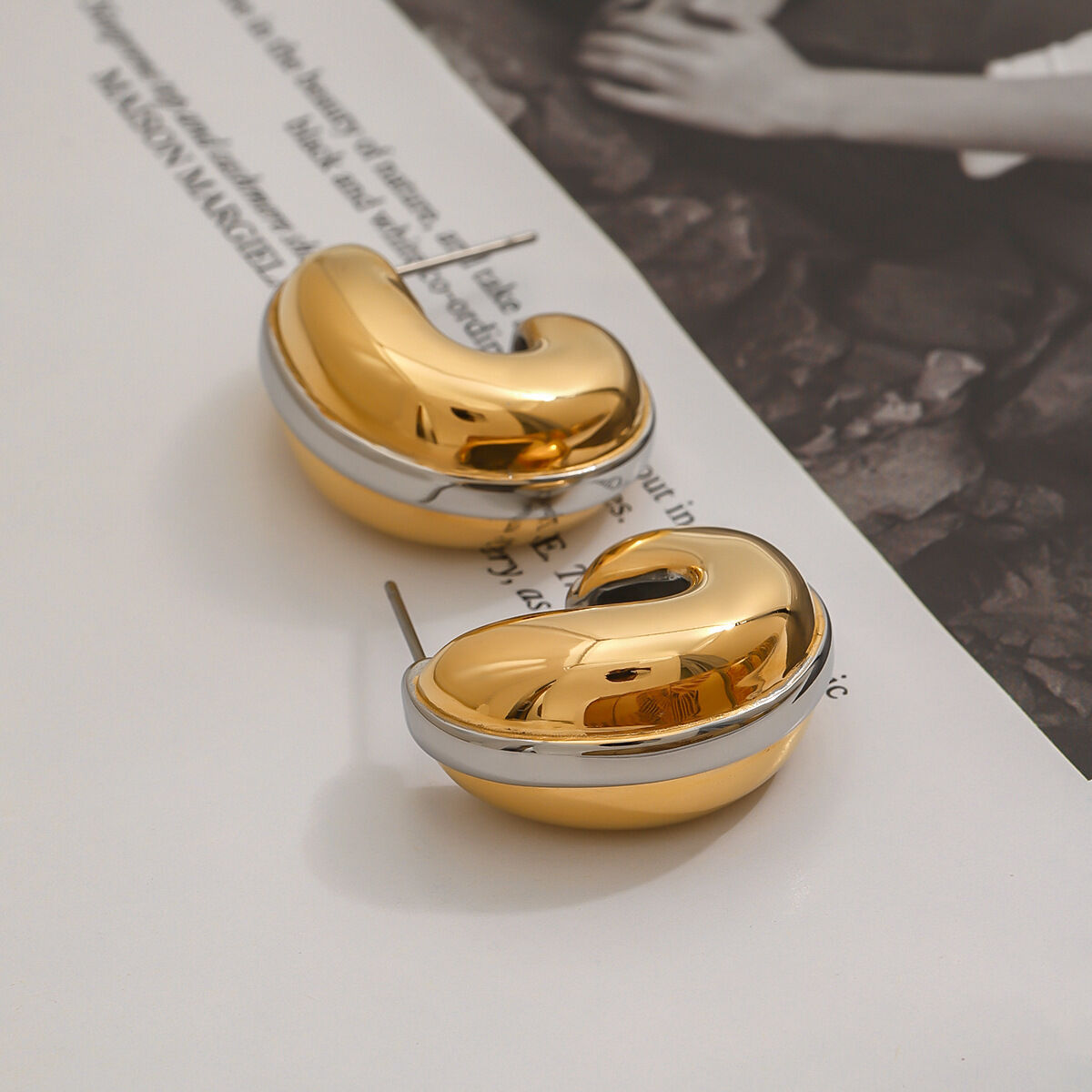 1 par de pendientes de botón de acero inoxidable en color dorado con  de serie simple para mujer Imagen4