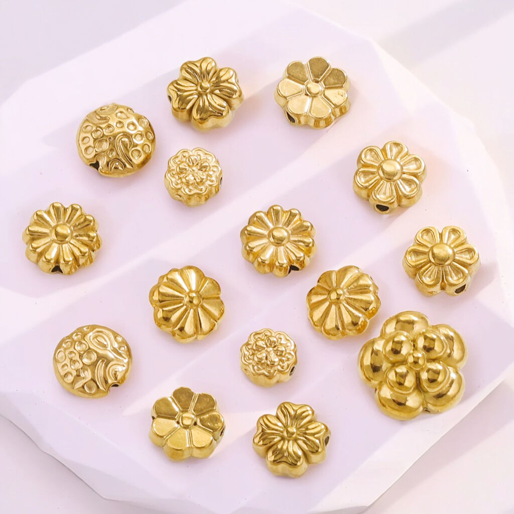 1 par de colgantes de flores retro chapados en oro de 18 quilates para mujer Imagen3
