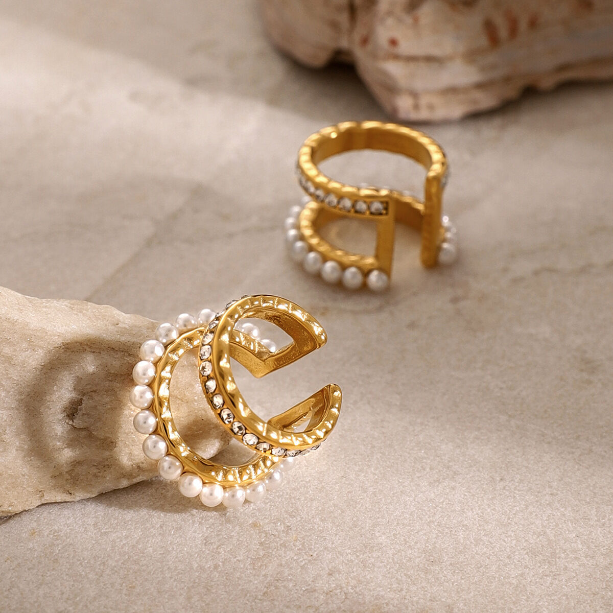 1 paio di orecchini a clip da donna con strass, classici e geometrici, in acciaio inossidabile placcato oro  Immagine4