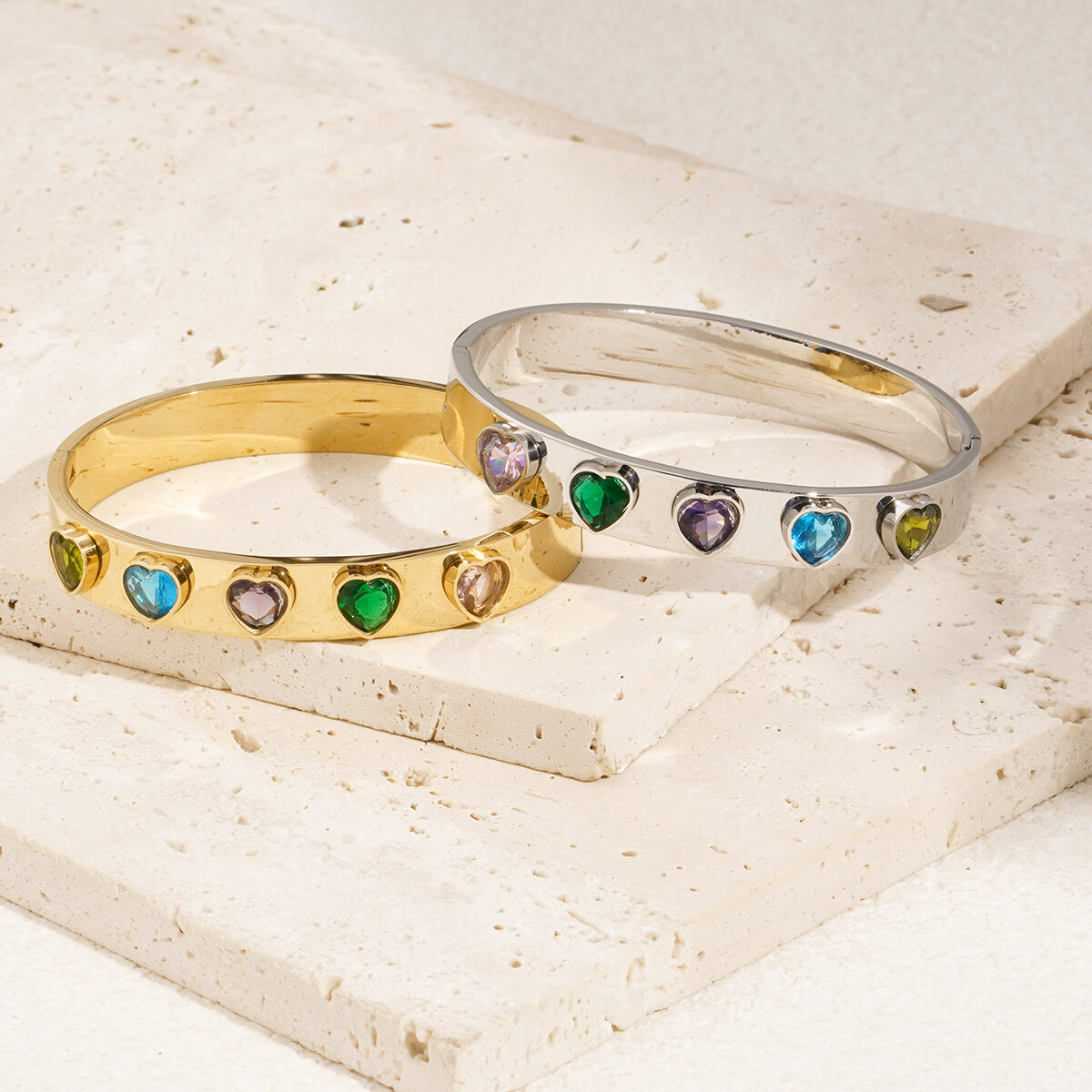 Braccialetti da donna color oro impermeabili in acciaio inossidabile a forma di cuore colorato della serie Glamorous da 1 pezzo Immagine4