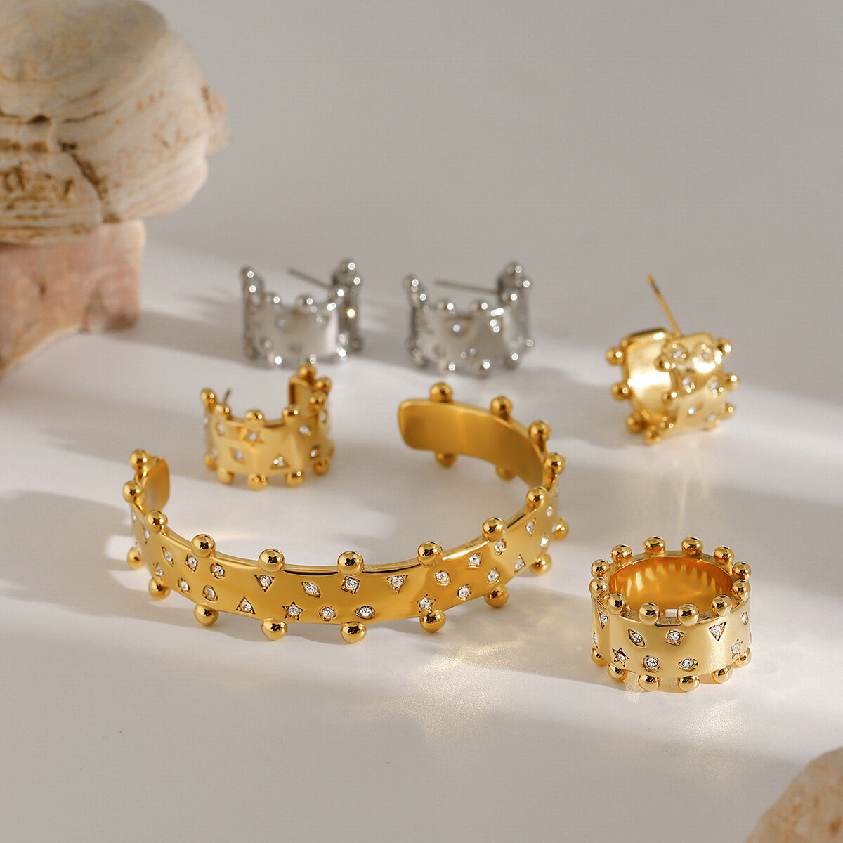 Braccialetti da donna color oro impermeabili in acciaio inossidabile rotondo con pentagramma retrò, serie squisita, 1 pezzo Immagine4