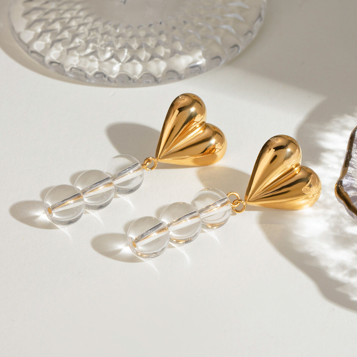 1 par de pendientes colgantes de acero inoxidable con forma de corazón y cristal chapado en oro de 18 quilates para mujer h5 Imagen3