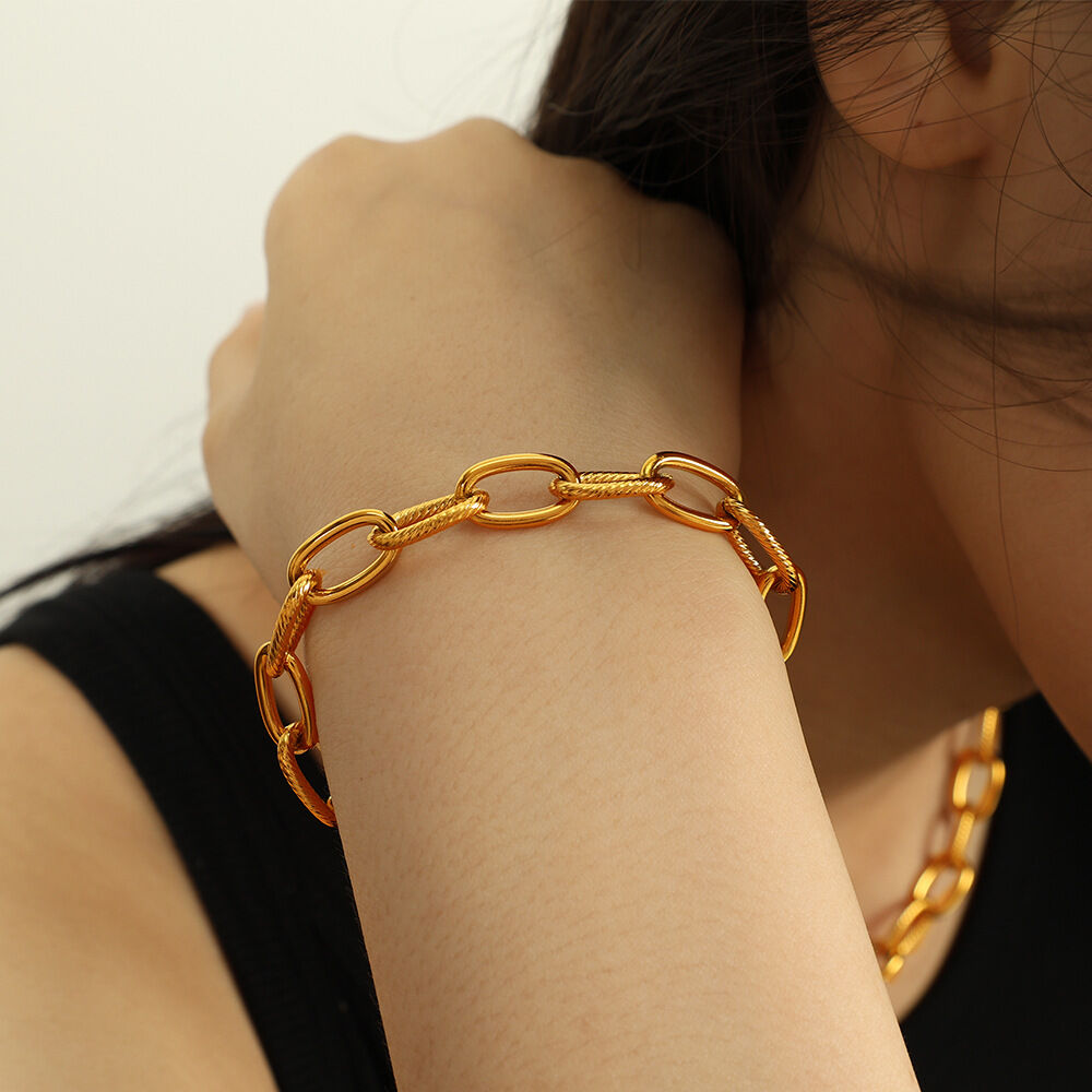 1 Piece Simple Series Classic Solid Color Titanium Steel Gold Color Women's Chain Necklaces Picture4