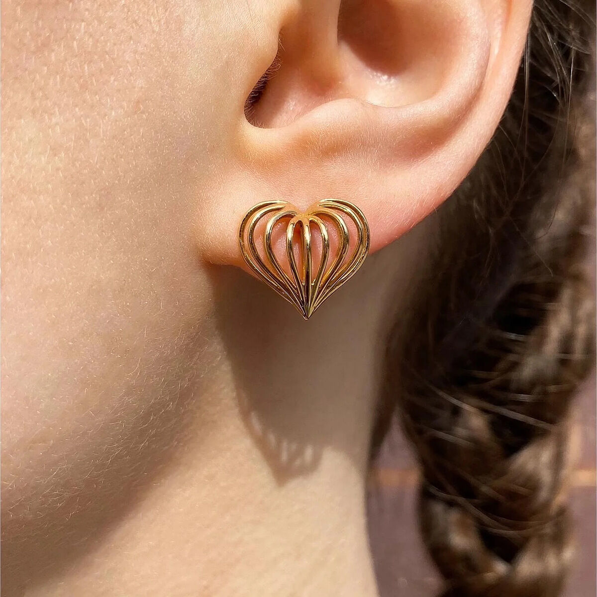 1 par de aretes tipo botón de acero inoxidable chapados en oro de 18 quilates con forma de corazón, serie simple, para mujer h5 Imagen2