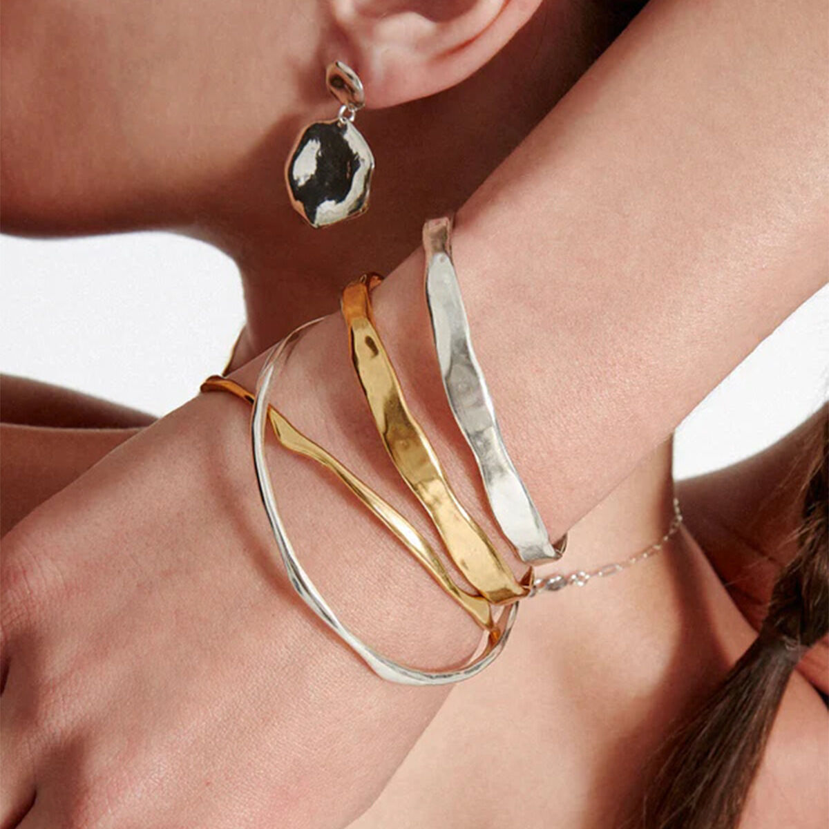 Pulseras de mujer de acero inoxidable anular irregular, resistentes al agua, color dorado, serie brillante, 1 unidad h5 Imagen3