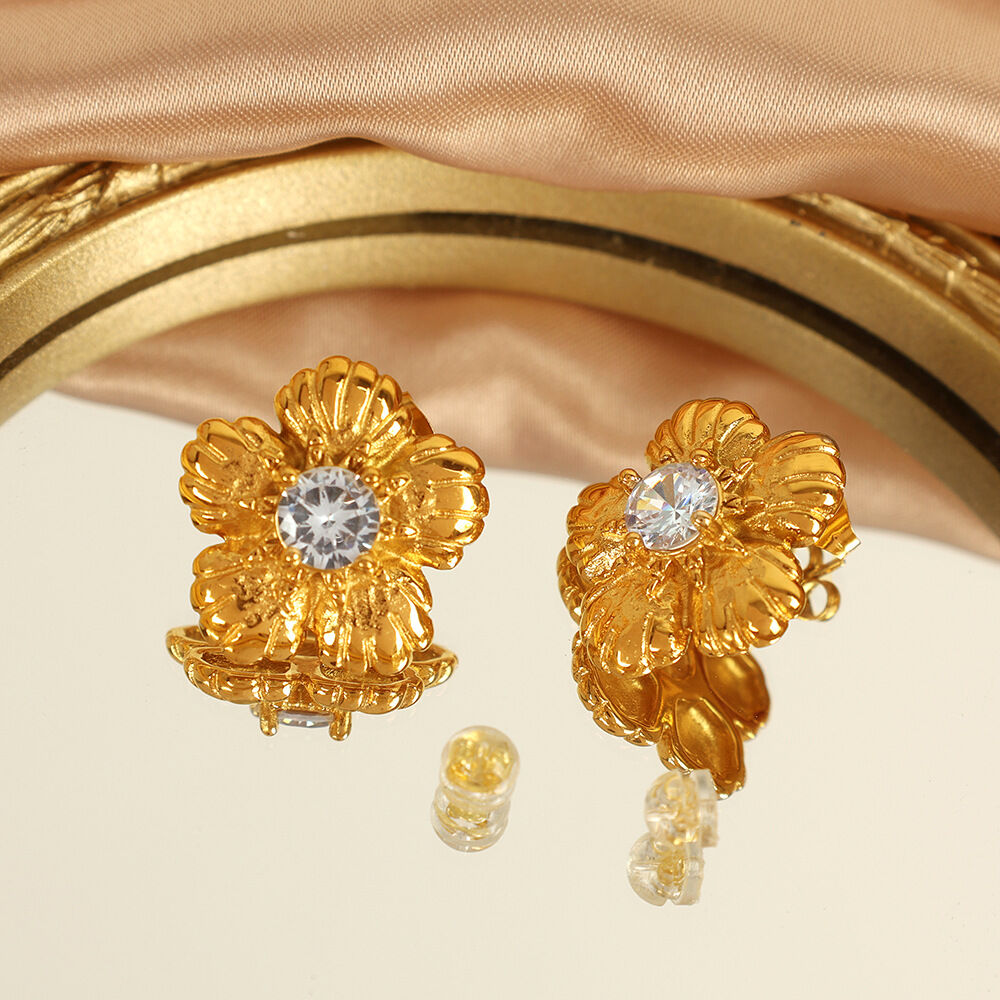 1 Pair Luxurious Series Simple Flower Titanium Steel   Gold Color  Women's Stud Earrings Picture3