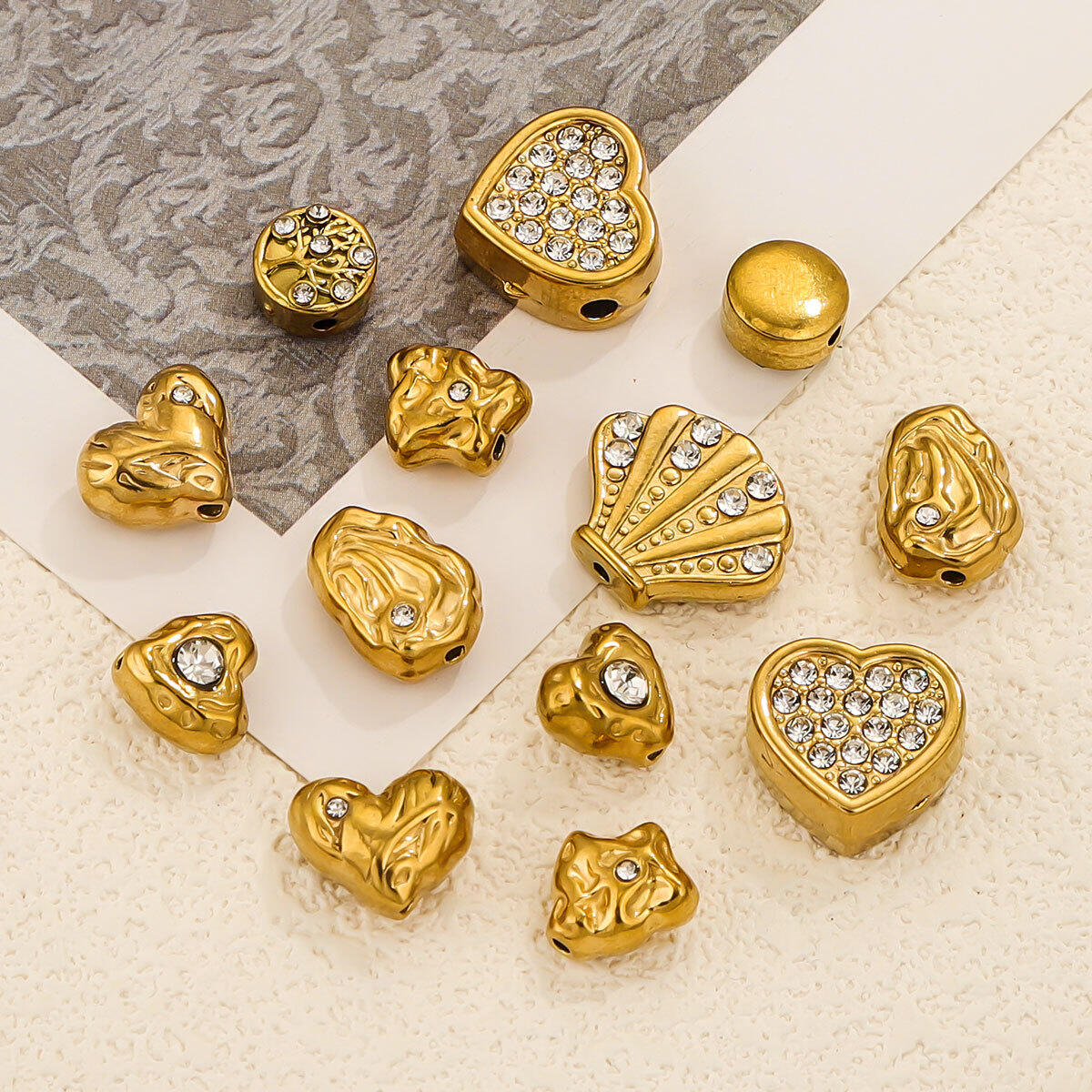 1 Piece Exquisite Series Vintage Deliacate Heart Shape Stainless Steel Waterproof Gold Color Women's Pendants 2