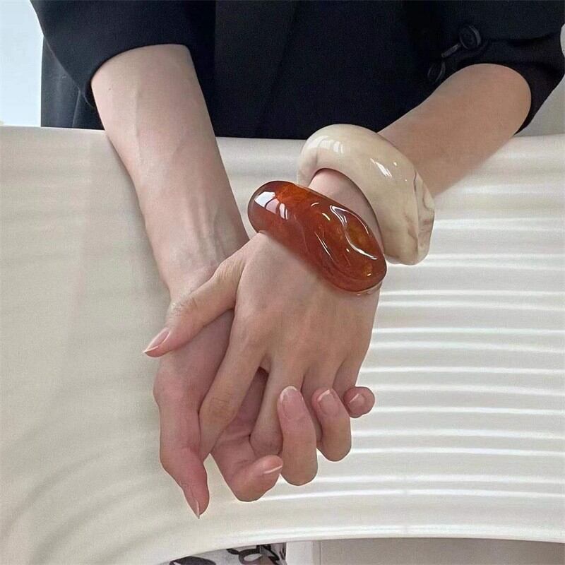 High End Brown Wide Style Blended Round Geometric Women‘s Bracelet
