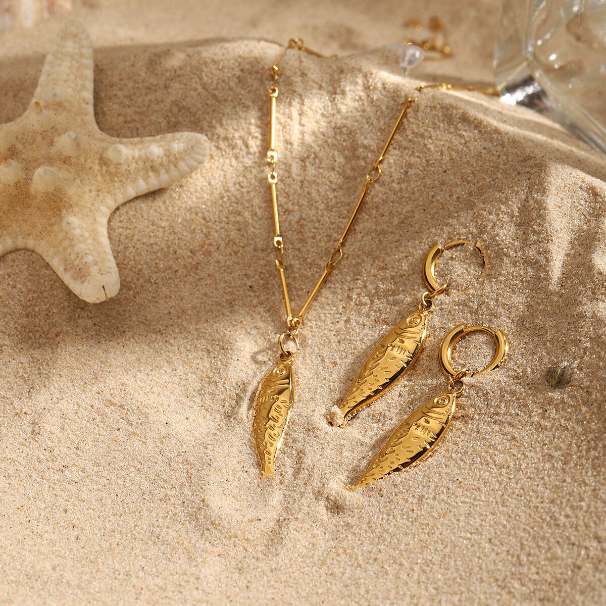 Niedliche Fischohrringe aus wasserdichtem Edelstahl in Goldfarbe h5 Bild2