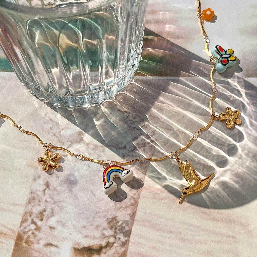 Collar con colgante de acero inoxidable dorado resistente al agua con diseño de arcoíris dulce h5Imagen5