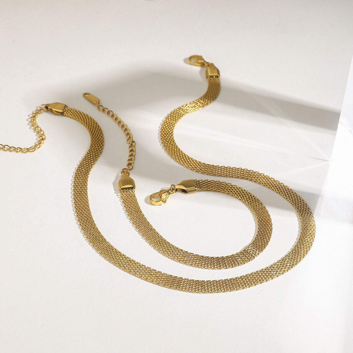 Classic Stainless Steel Waterproof Gold Color Chain Necklaces h5 Picture3