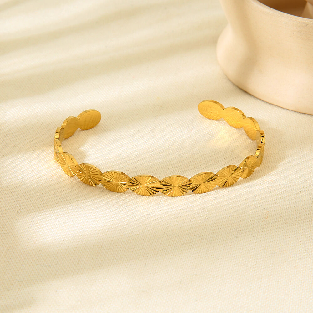 Vintage Star - shaped Gold - colored Stainless Steel Waterproof Women's Rings h5 Picture4