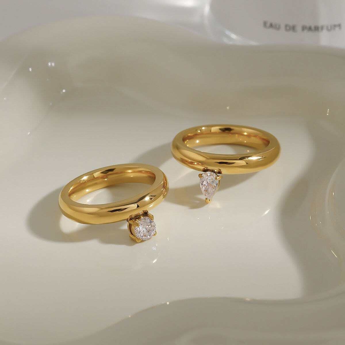 Anelli classici in acciaio inossidabile con pietre preziose color oro h5 Immagine3