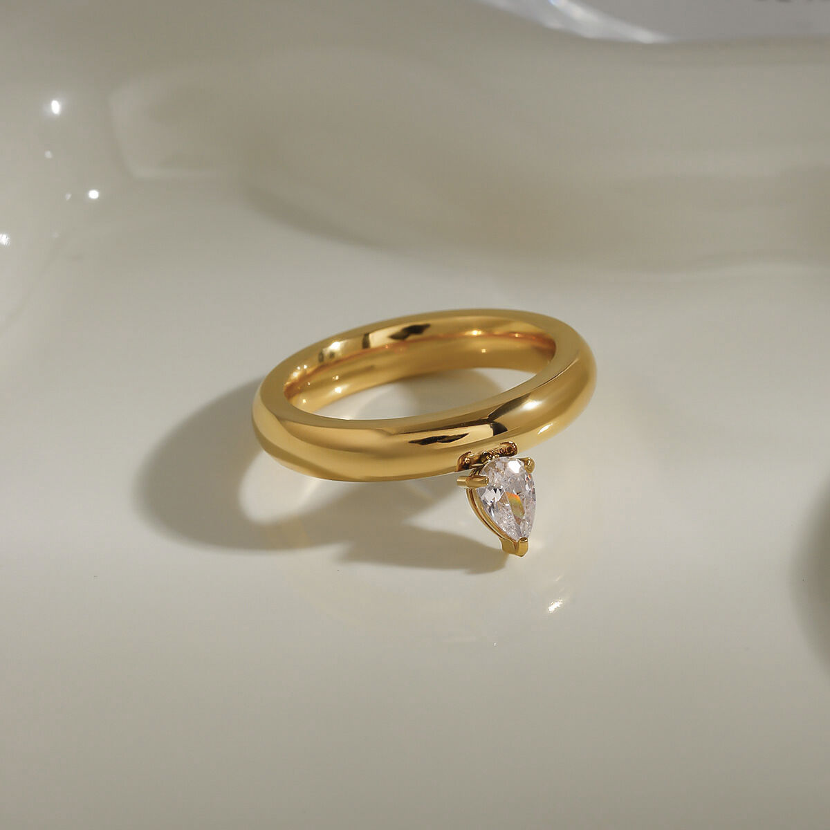 Anelli classici in acciaio inossidabile con pietre preziose color oro h5 Immagine5
