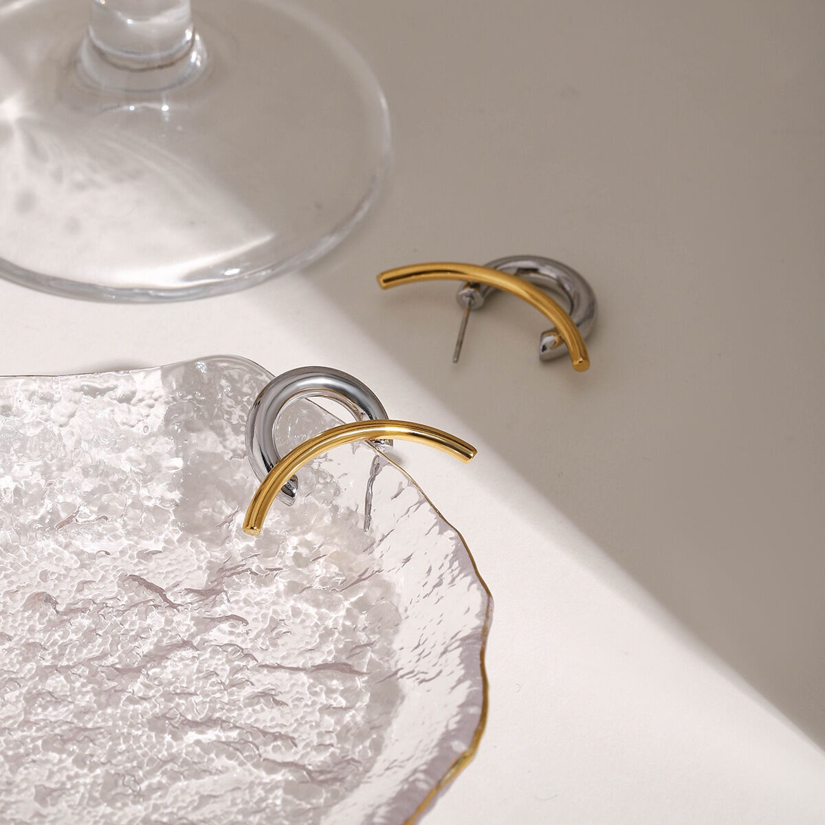 Einfache, geometrische Ohrstecker aus wasserdichtem Edelstahl in verschiedenen Farben Bild5
