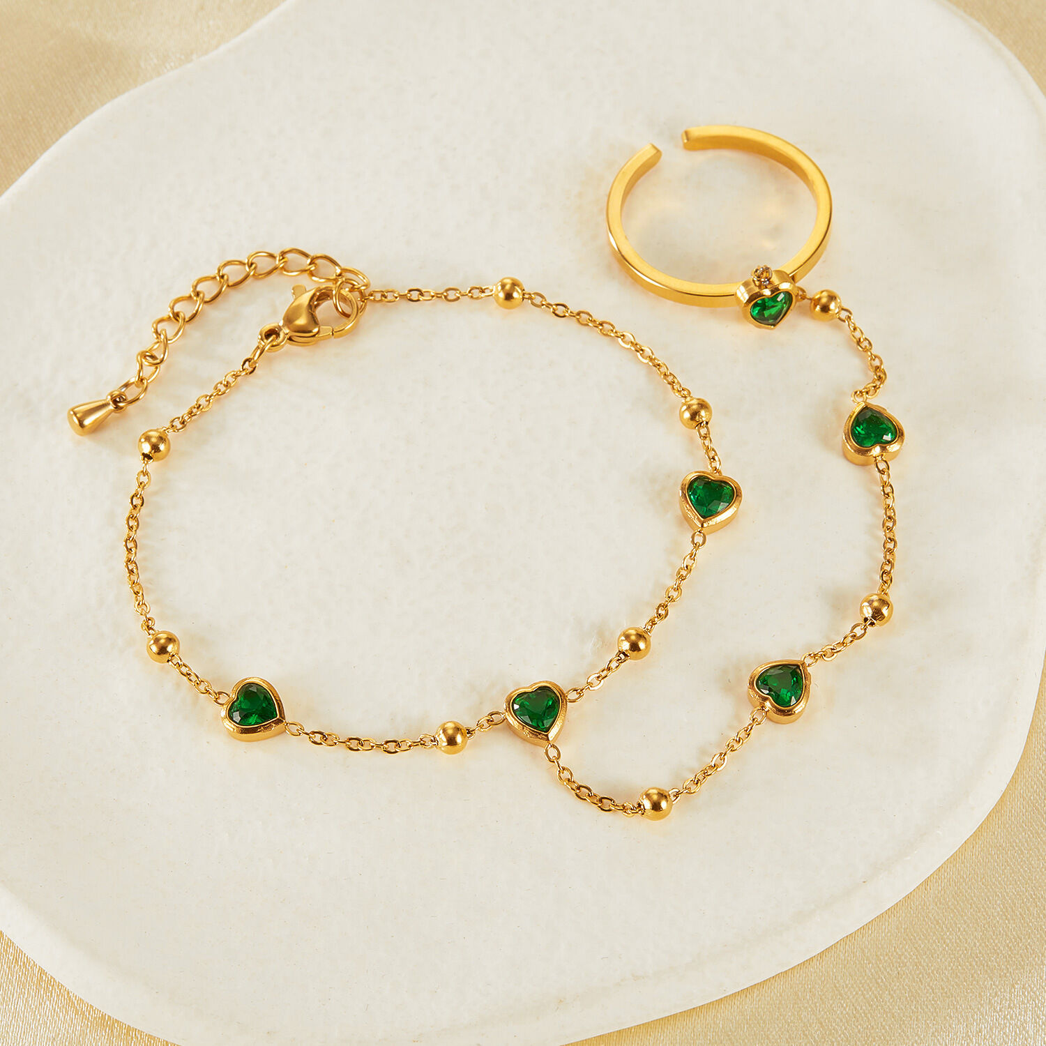 Retro hartvormige, waterdichte, roestvrijstalen armbanden met gouden bedeltjes h5 Afbeelding2