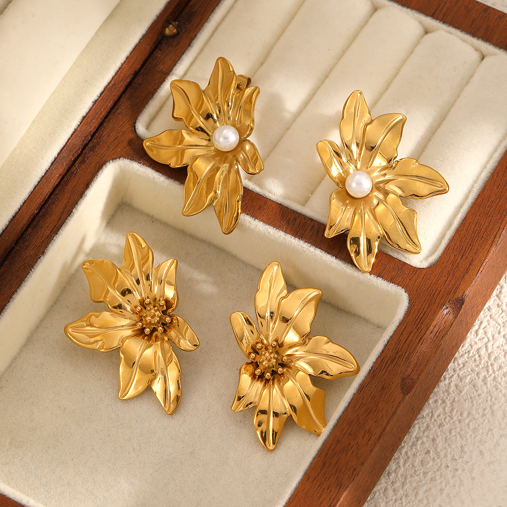 Pendientes de botón con perlas artificiales de color dorado, resistentes al agua, de acero inoxidable y flores retro para mujer 2