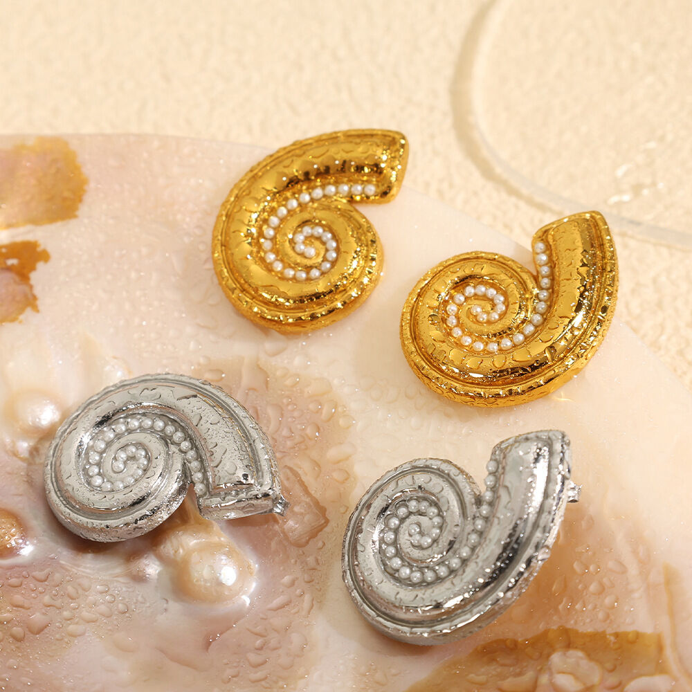 1 Paar Ohrstecker aus Edelstahl mit Wellhornschnecken in Goldfarbe Bild3