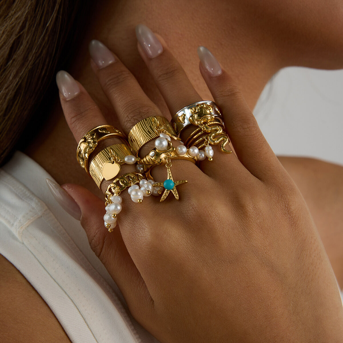 anelli statement in acciaio inossidabile color oro con cuore in stile  Immagine3