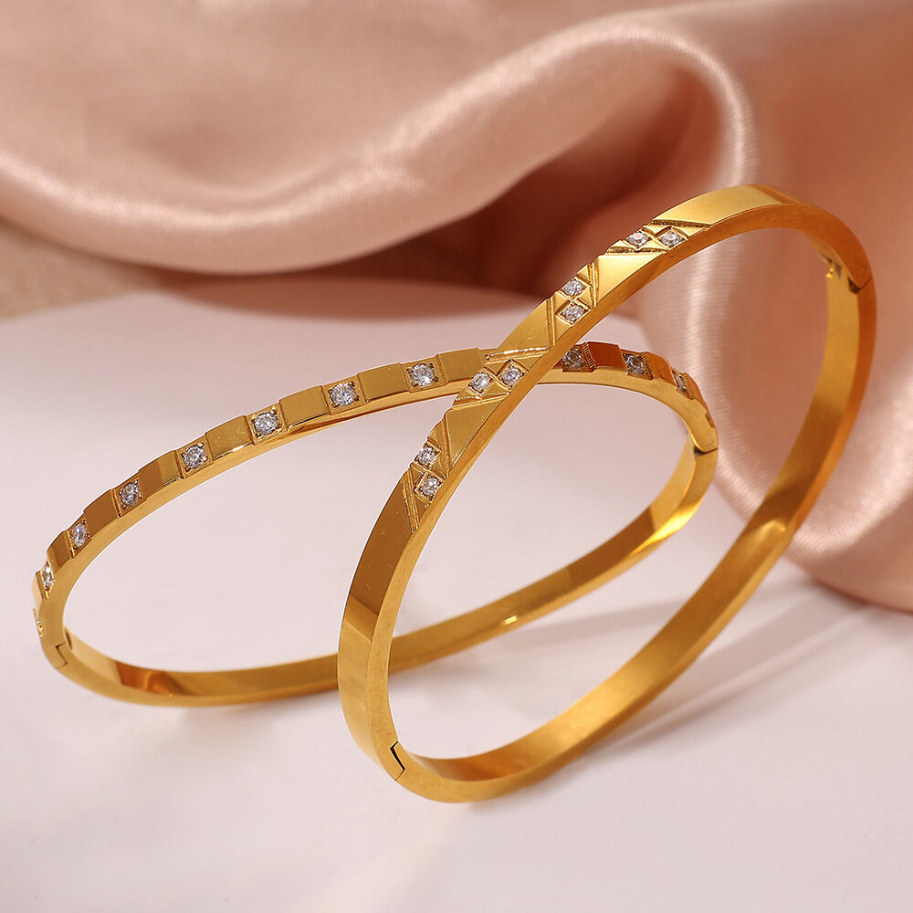 Classic Stainless Steel Waterproof Gold Color Bangles Picture4
