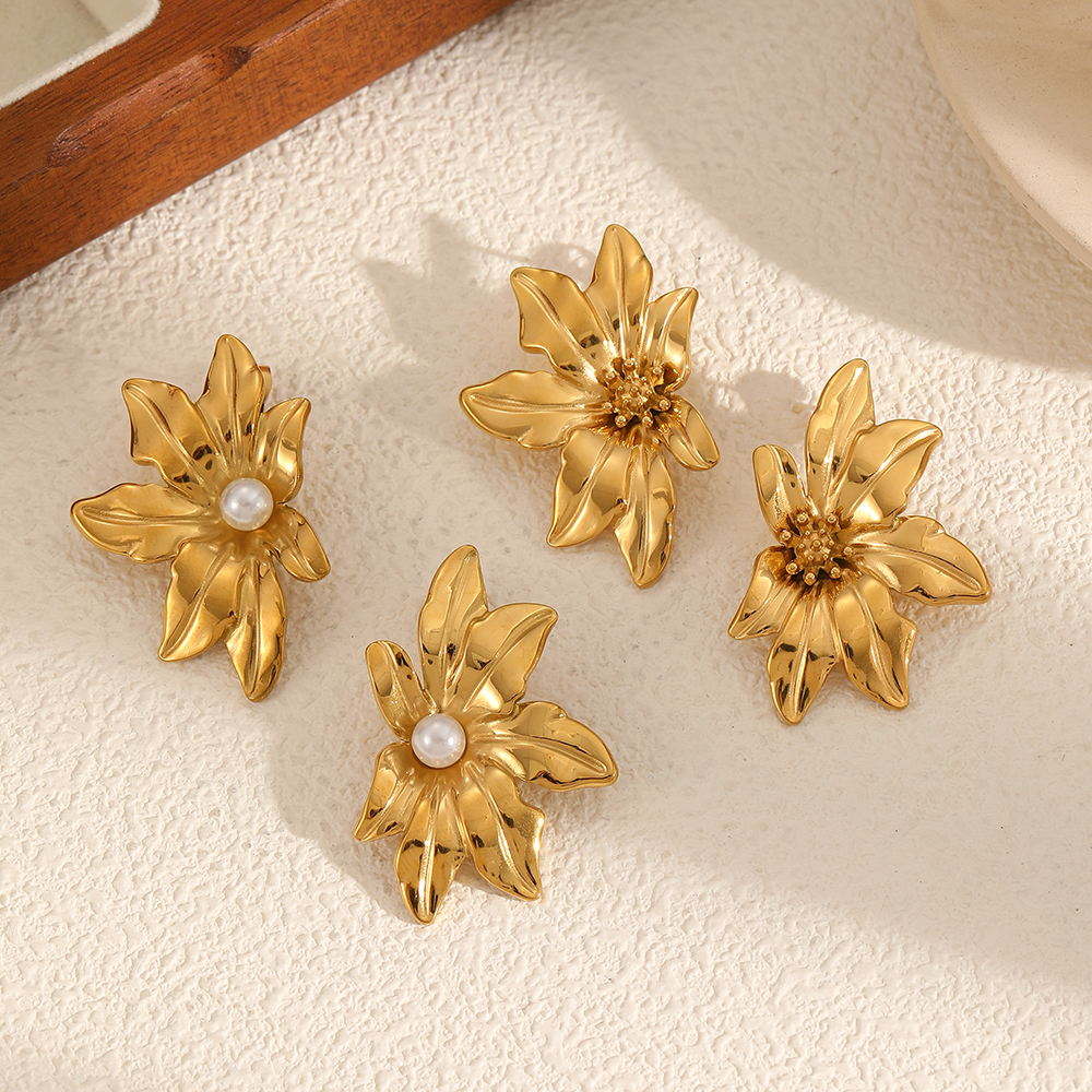 Pendientes de botón con perlas artificiales de color dorado, resistentes al agua, de acero inoxidable y flores retro para mujer