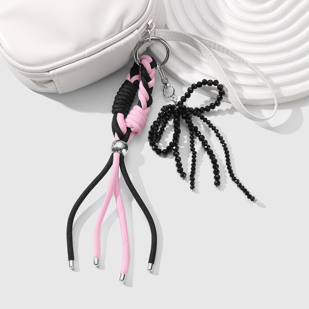 Breloques de sac pour femme en forme de nœud papillon perlé Image2