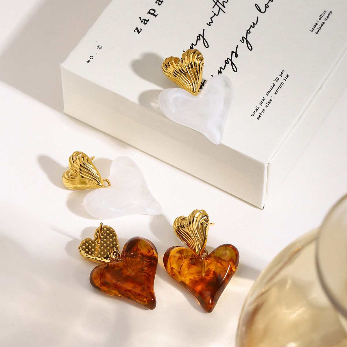 Boucles d'oreilles à tige rétro en acier inoxydable couleur or avec cœur h5 Image3