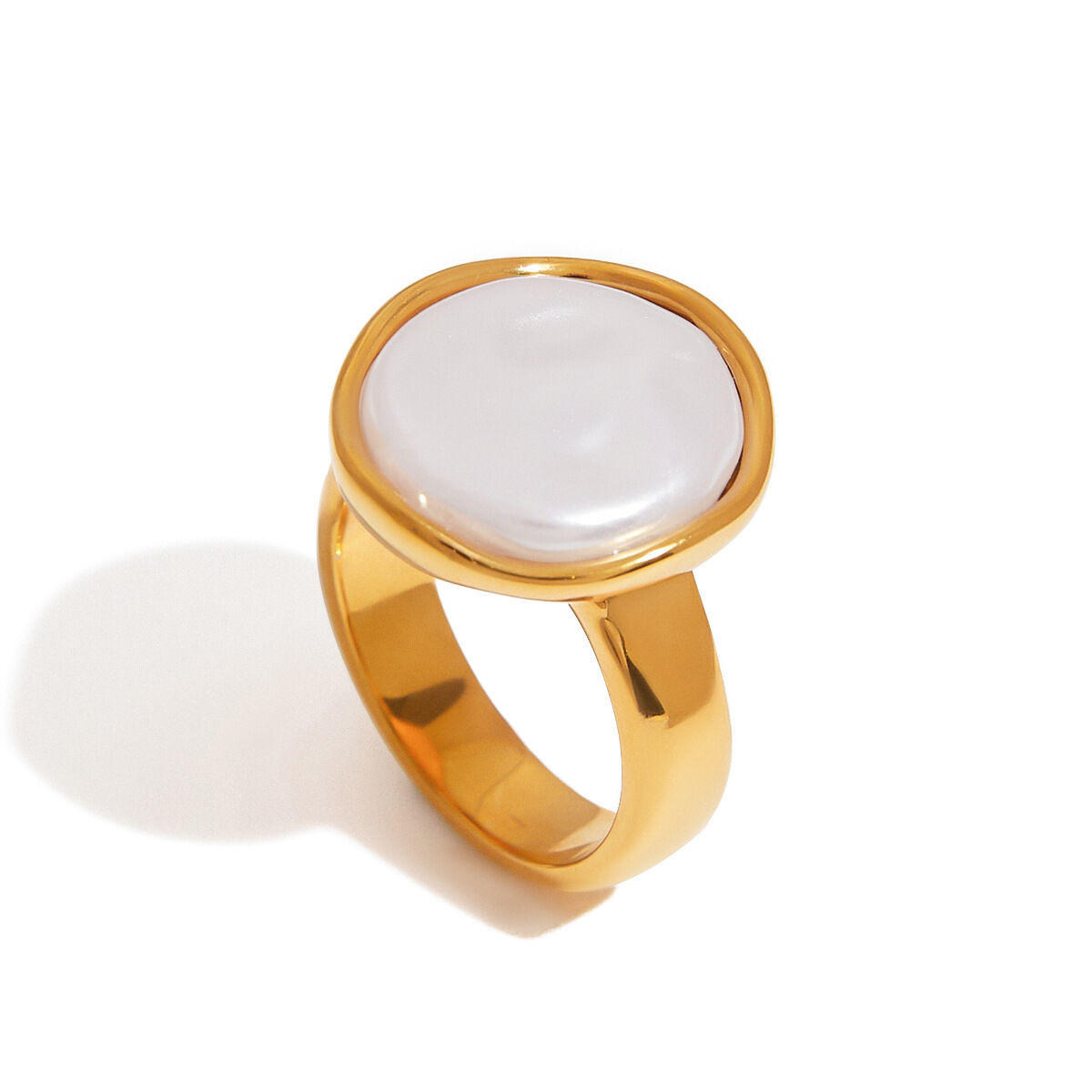 Elegantes anillos llamativos de acero inoxidable, resistentes al agua y de color dorado. h5 Imagen4