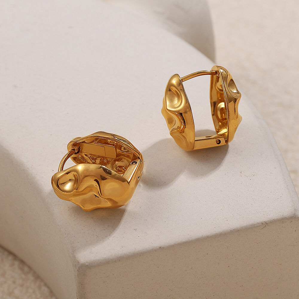 Geometrische Ohrstecker aus Titanstahl in Goldfarbe h5 Bild4