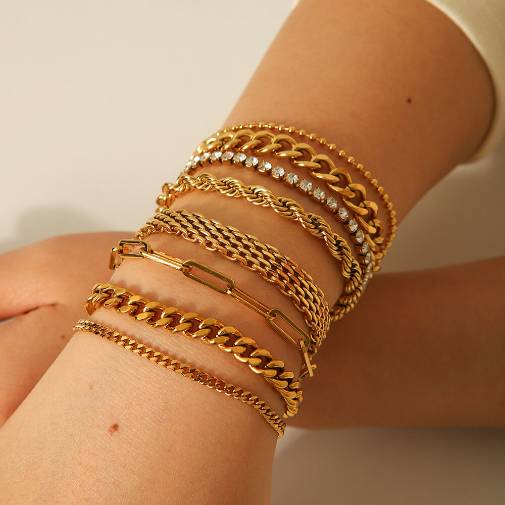 1 Piece Simple Hundred Matching Gold Stainless Steel Waterproof Women's Bracelet