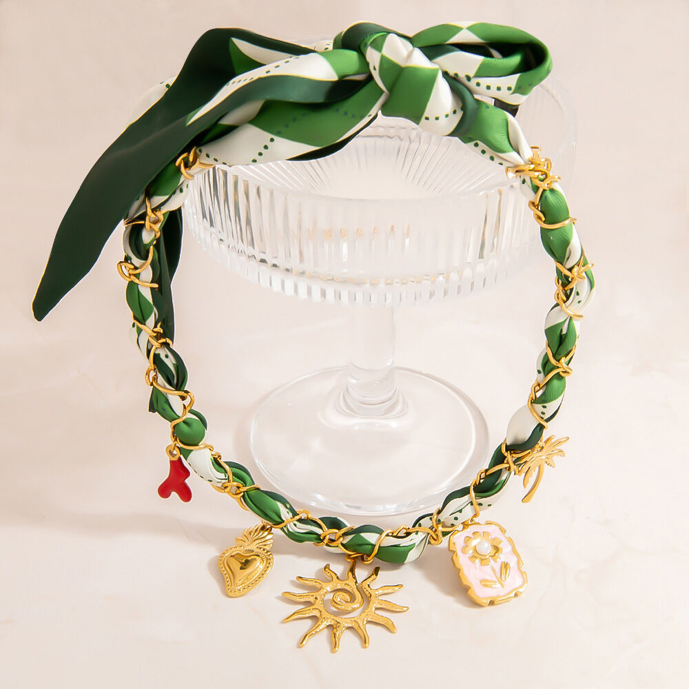 Moderne waterdichte roestvrijstalen kettingen met gouden hanger