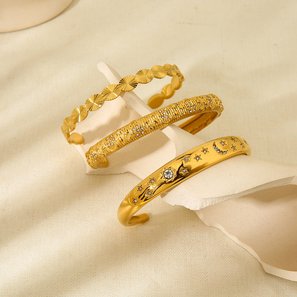 Vintage Star - shaped Gold - colored Stainless Steel Waterproof Women's Rings