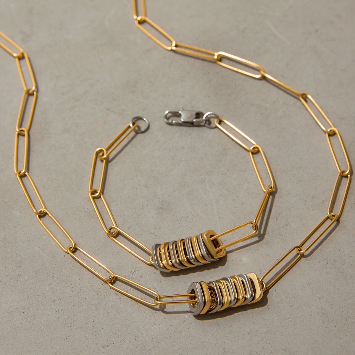 Einfaches, Wasserdichtes Armband Aus Edelstahl Mit Bunten Anhängern