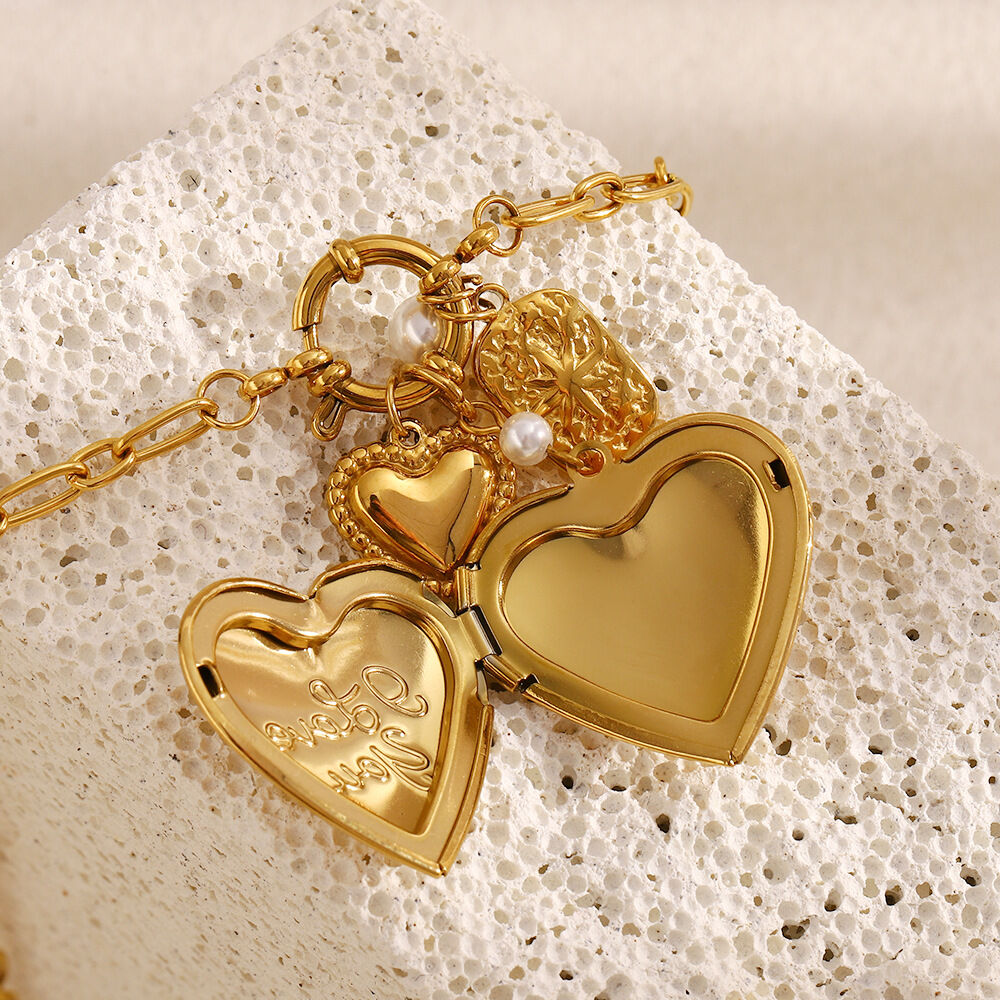 Luxury Style Classic Heart Pendant Gold Stainless Steel Waterproof Women's Necklaces h5Picture5
