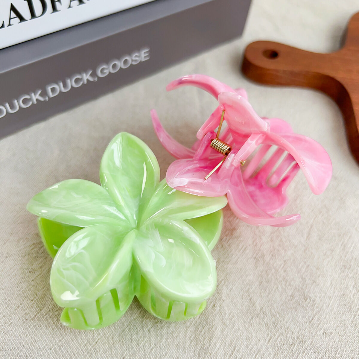 1 pezzo di fermaglio per capelli da donna in resina con fiori dolci, serie romantica 2