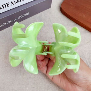 1 Piece Romantic Series Sweet Flower Resin Women's Hair Claws h5 Picture3