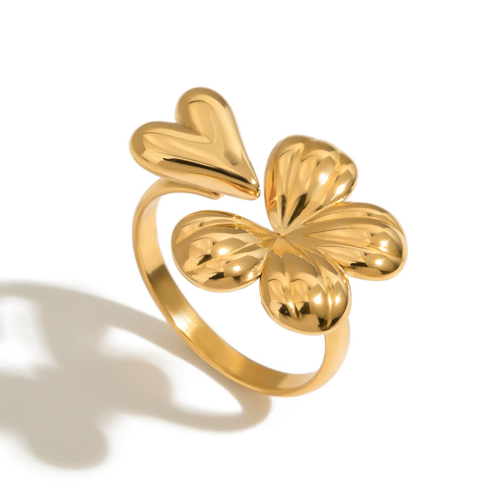 Retro statement ring met klavermotief, gemaakt van roestvrij staal, waterdicht en goudkleurig.