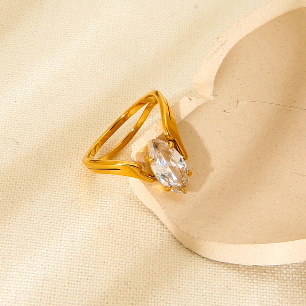 1 par de anillos de circonita de color dorado resistentes al agua de acero inoxidable con diseño elegante de ojo romántico. Imagen2