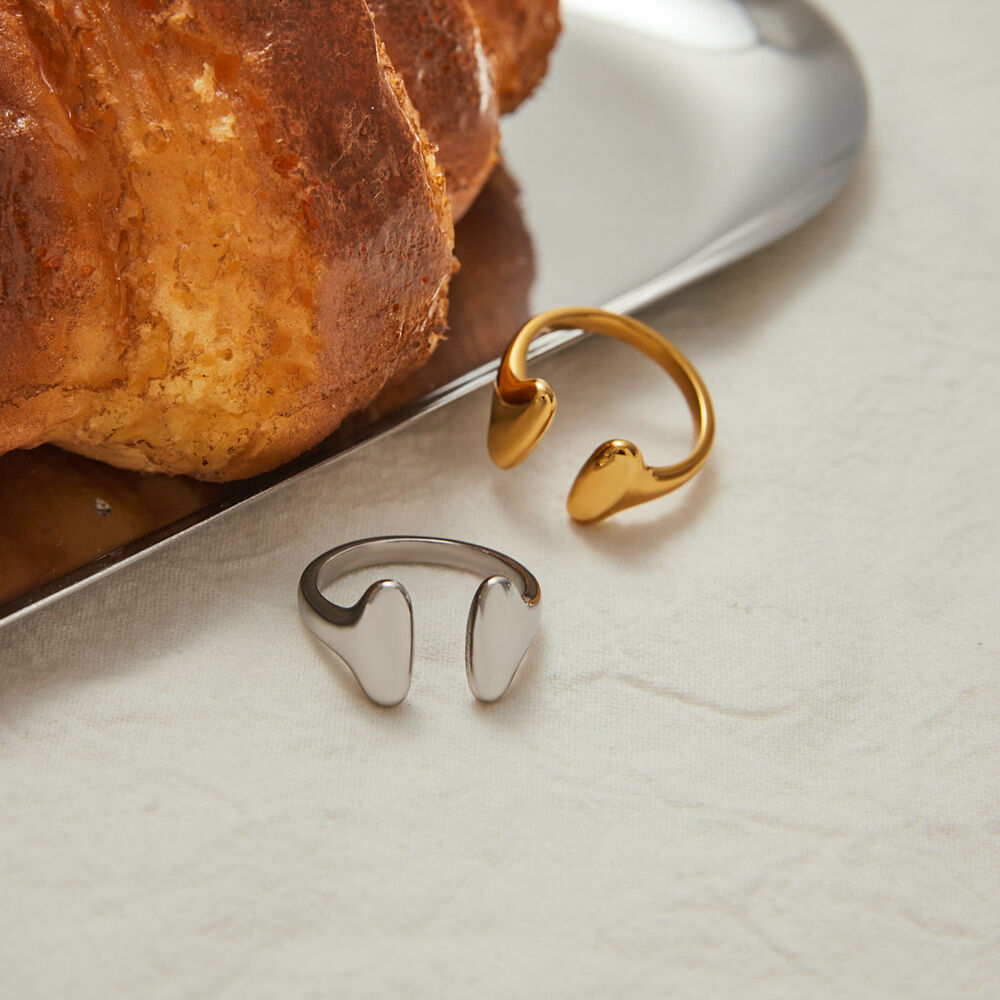 Minimalistische Ringe aus wasserdichtem Edelstahl in Goldfarbe Bild5