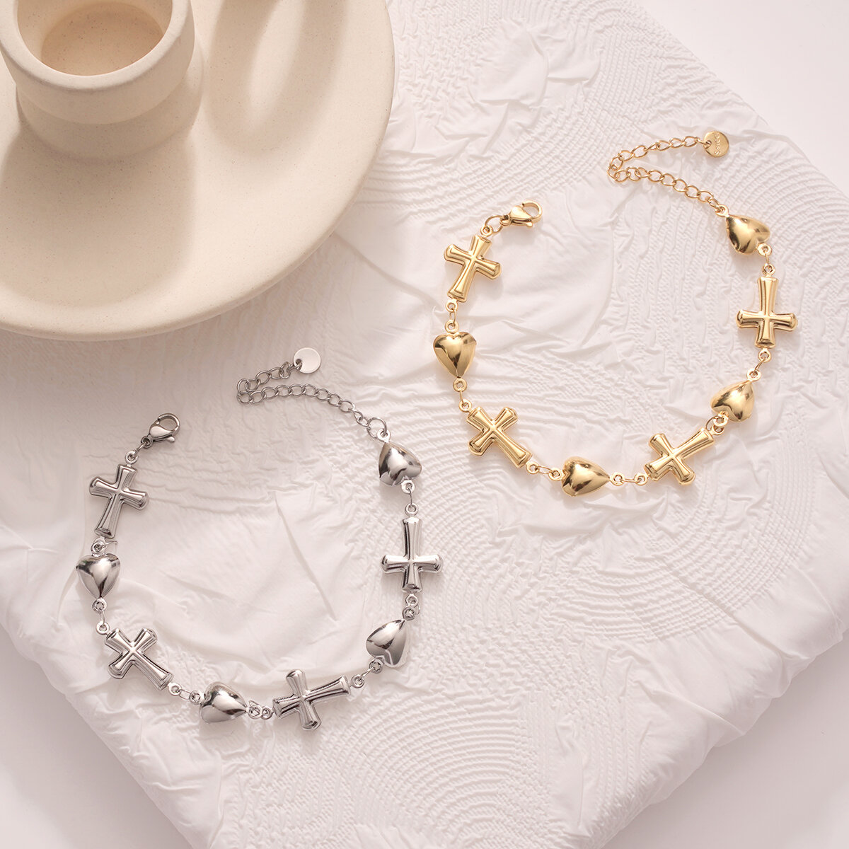 Braccialetti con ciondoli da donna classici in acciaio inossidabile impermeabile color oro con croce giornaliera Immagine5