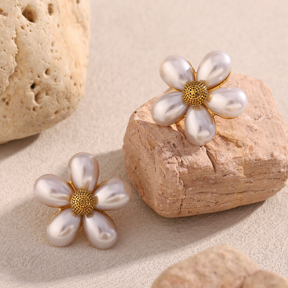 Elegant Simple Flower Shaped Stainless Steel Women's Stud Earrings 2
