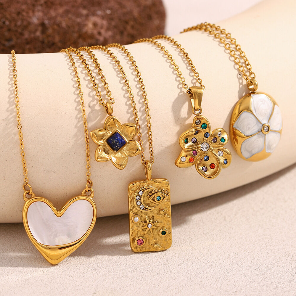1 Piece Elegant Retro Flower - themed Gold Stainless Steel Waterproof Women's Necklaces h5 Picture2