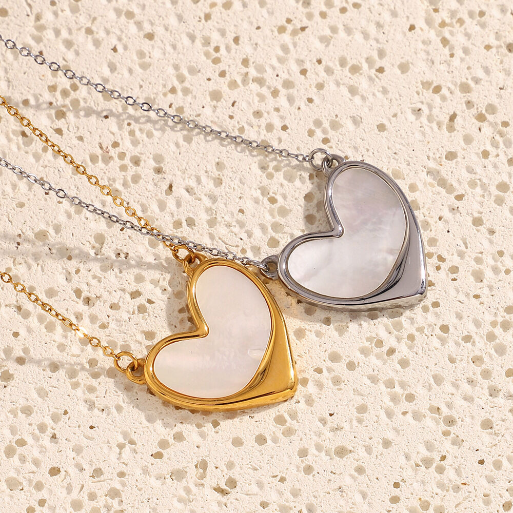1 Piece Elegant Retro Flower - themed Gold Stainless Steel Waterproof Women's Necklaces Picture3