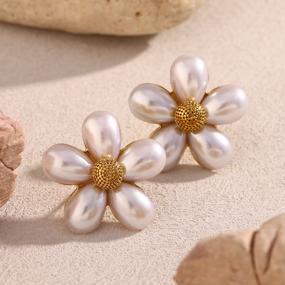 Elegant Simple Flower Shaped Stainless Steel Women's Stud Earrings