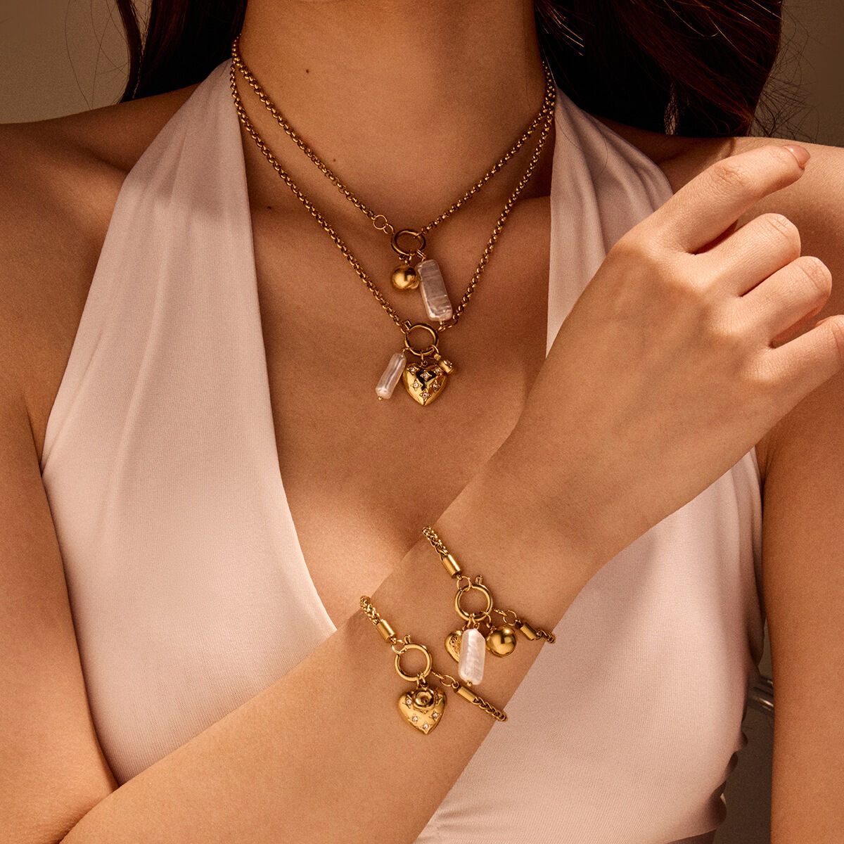 Romantische Retro-Herz-Halskette für Damen aus goldfarbenem, wasserdichtem Edelstahl