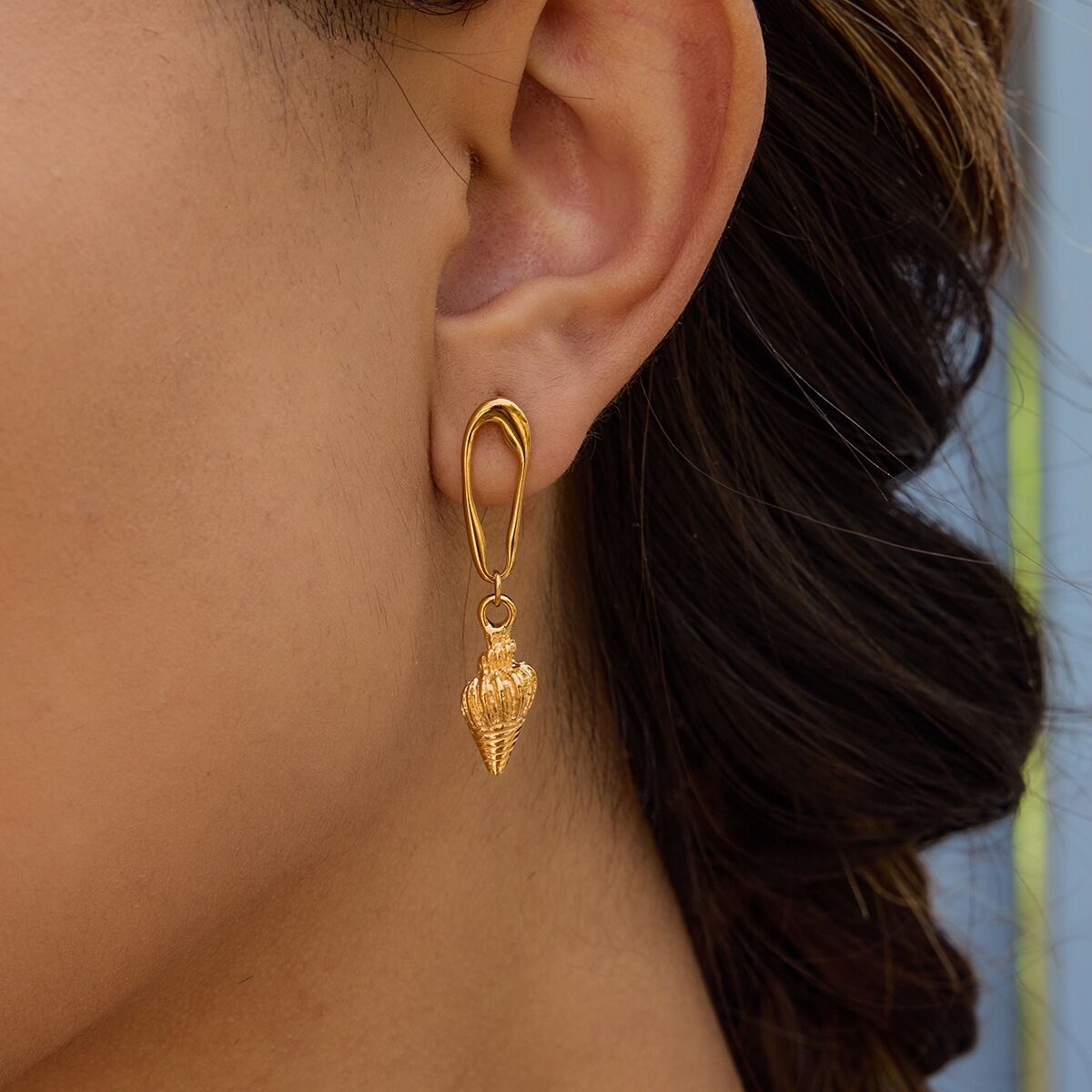 Boucles d'oreilles pendantes en acier inoxydable couleur or Whelk Image3