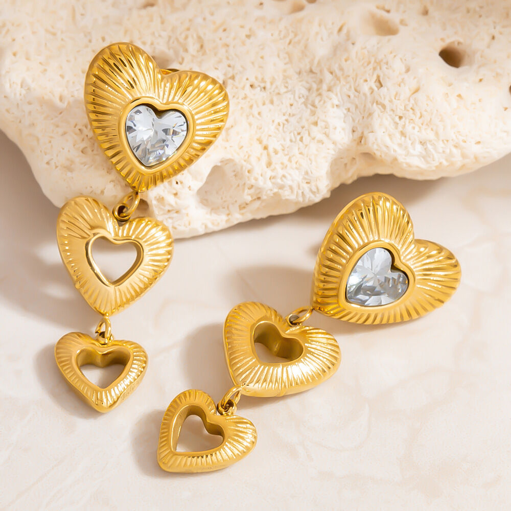 Splendidi orecchini pendenti da donna in acciaio inossidabile a forma di cuore, impermeabili, color oro h5Immagine2