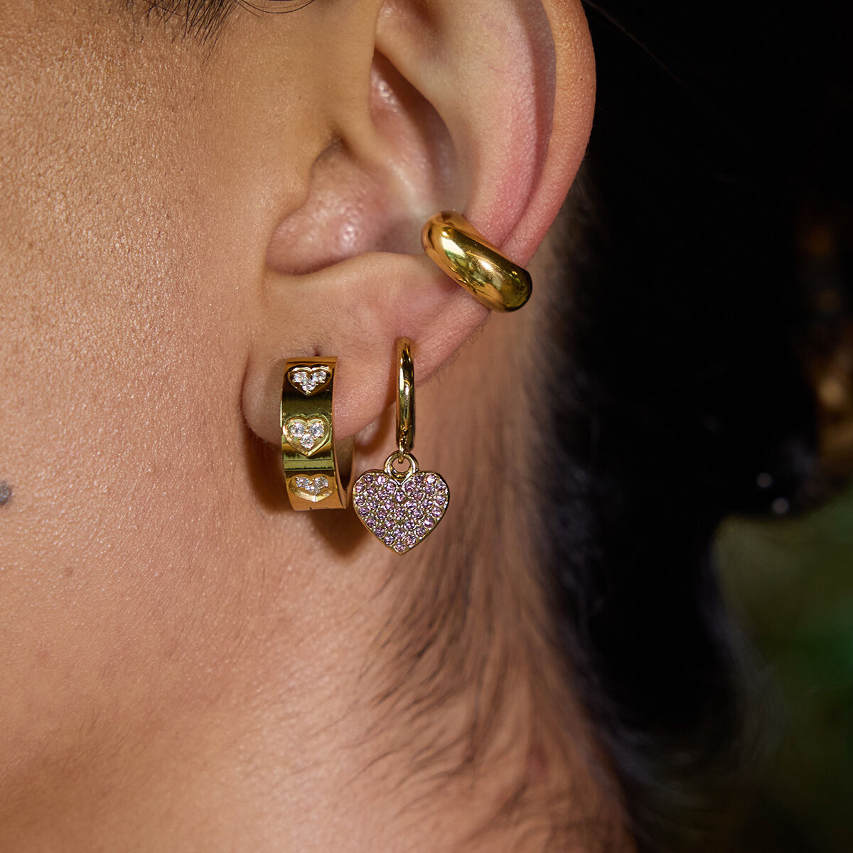 Pendientes colgantes de acero inoxidable con forma de corazón retro, color dorado, resistentes al agua 2