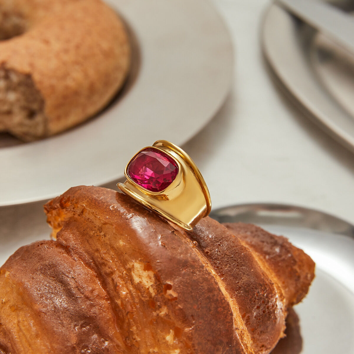 Retro-Ringe aus wasserdichtem Edelstahl in Goldfarbe mit Edelsteinen h5 Bild3