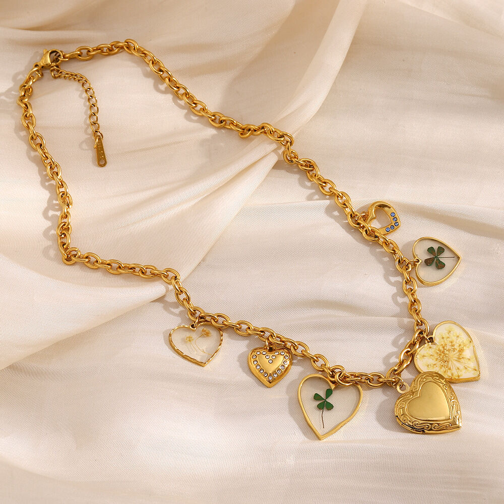 Retro Luxury Style Heart Shaped Stainless Steel Waterproof Women's Necklaces Picture3